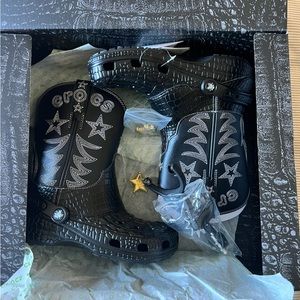 Crocs classic cowboy boot nwt